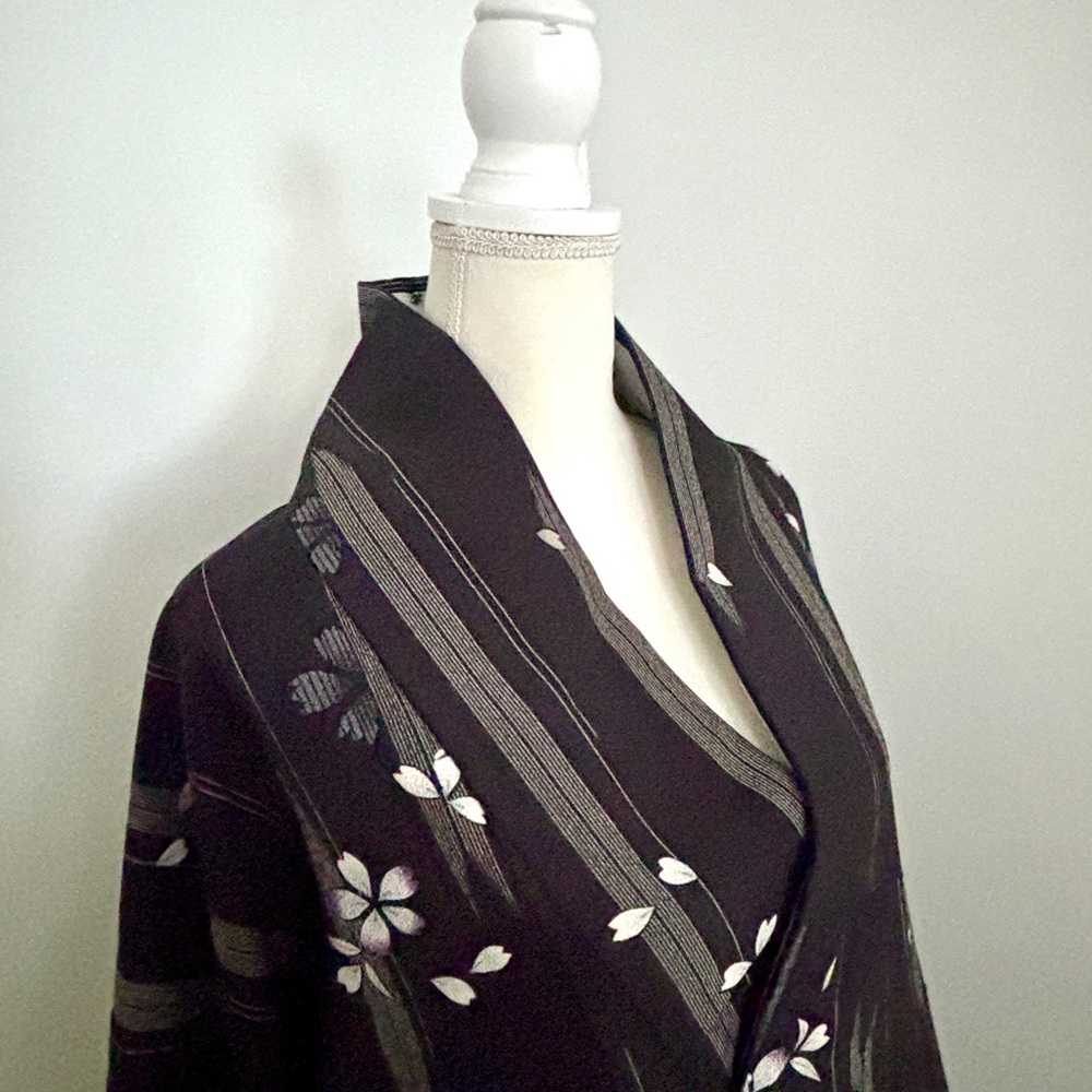 Full Length Japanese Kimono Set | Includes Foldable Display Hanger - Picture 13 of 15